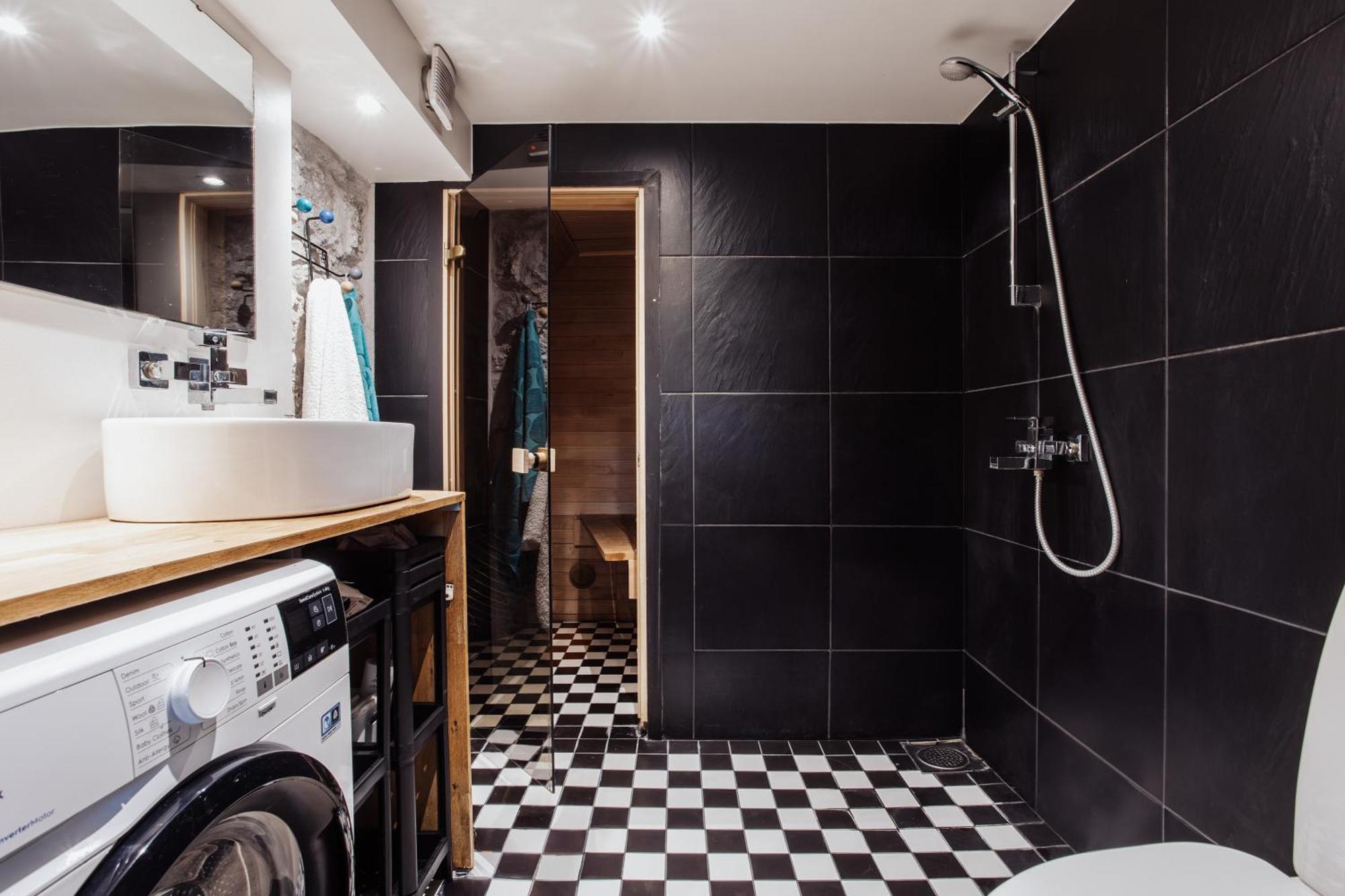 Huoneisto Spacious Near The Airport And Bus Station